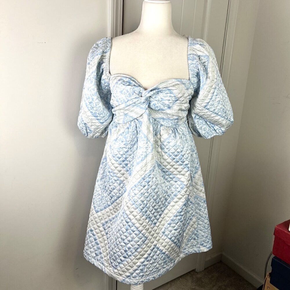 En Saison Aim to Impress Quilted Satin Puff Sleeve Mini Dress Size M Blue Print - Picture 2 of 16